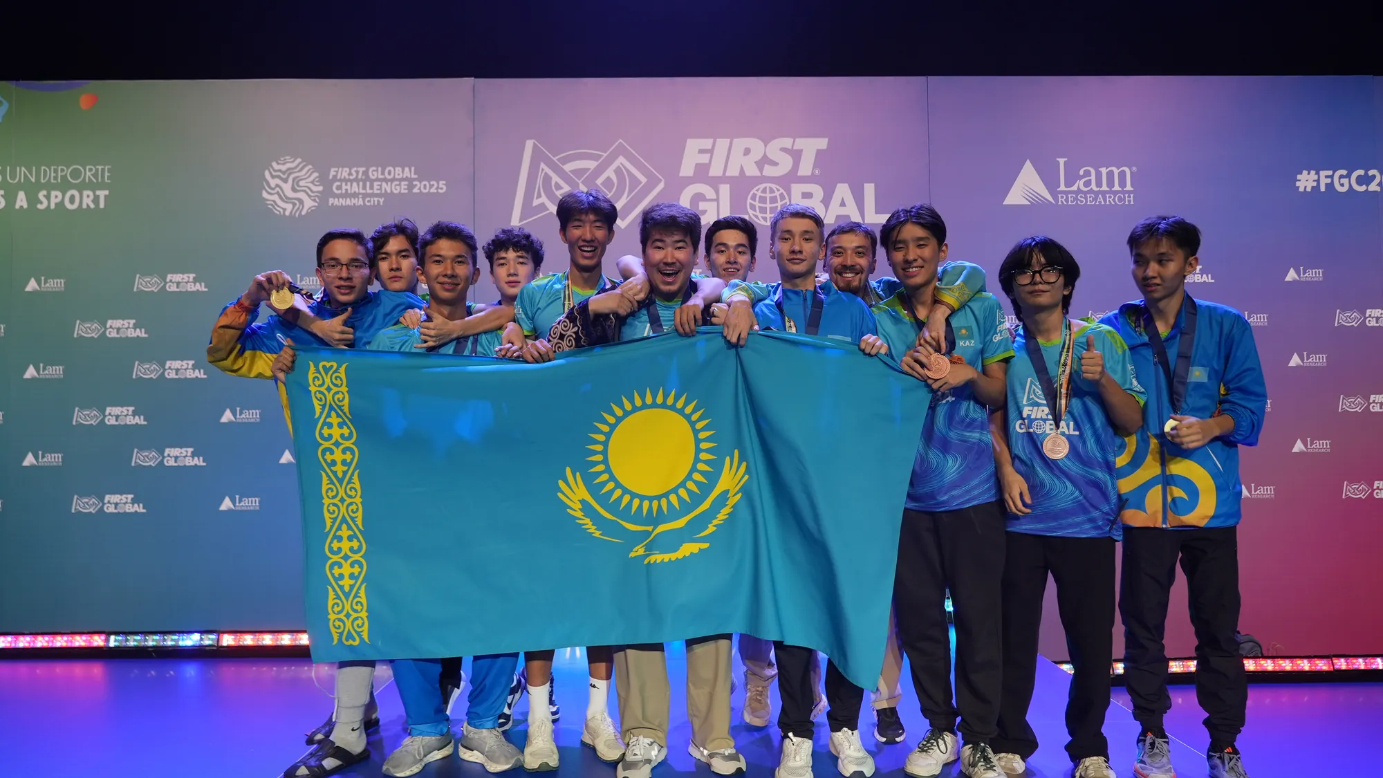 Қазақстан құрамасы Панамадағы FIRST Global Challenge 2025 жарысында ту және медальдармен